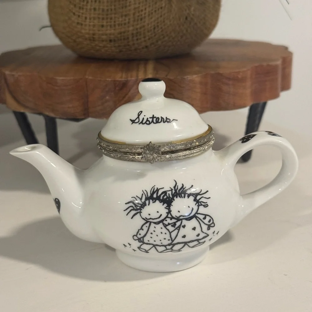 Children of the Inner Light Ceramic White ‘Sisters’ Teapot with Hinged Lid